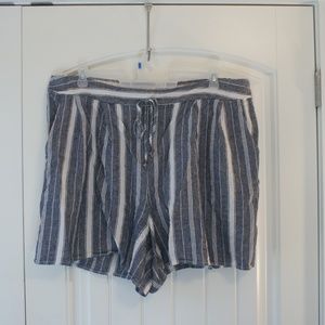 2 pairs of linen shorts